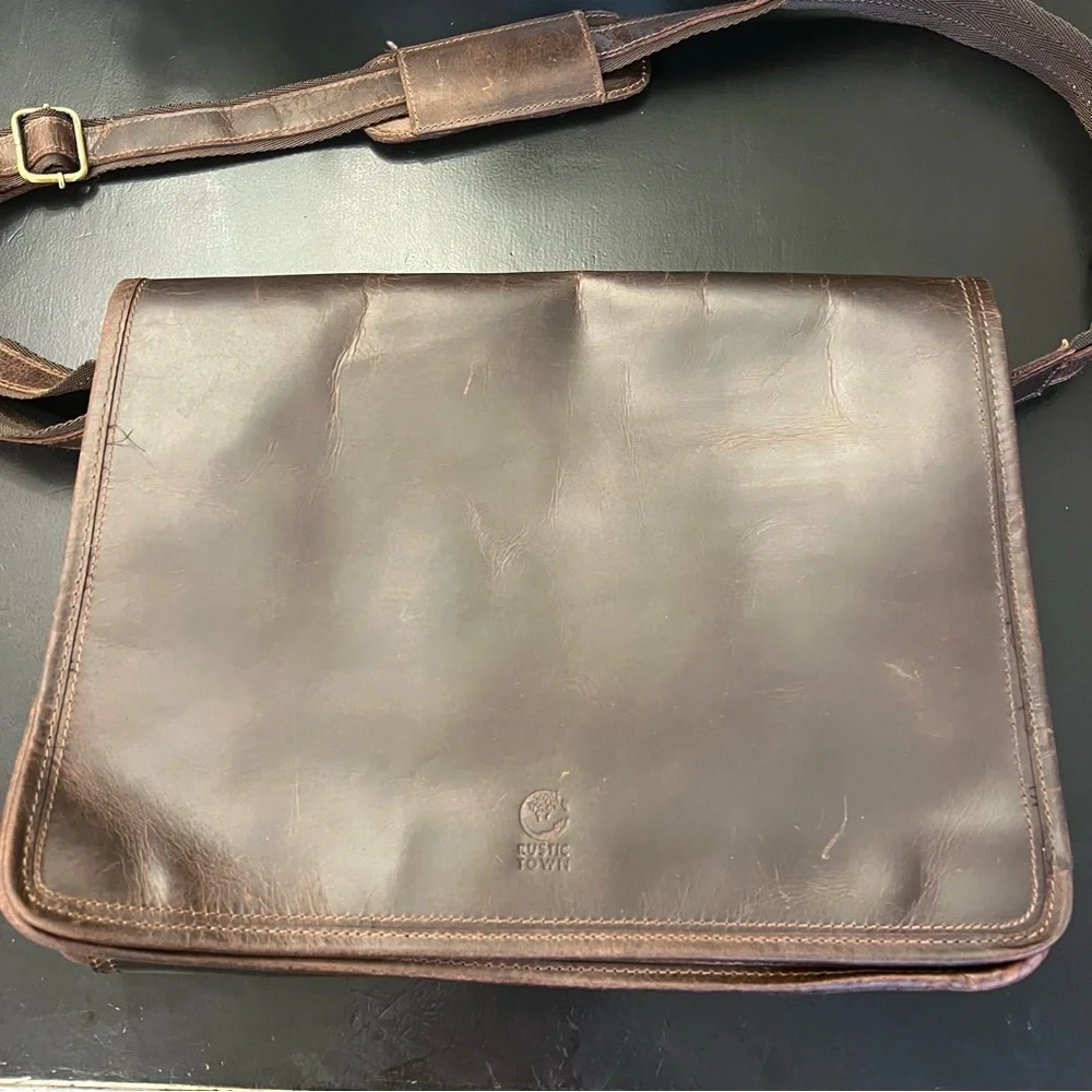RUSTIC TOWN Brown LEATHER MESSENGER BAG Briefcase Computer LAPTOP BAG‎